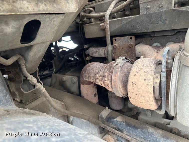 image for item DT6494 1999 Sterling L9513 roll-off container truck