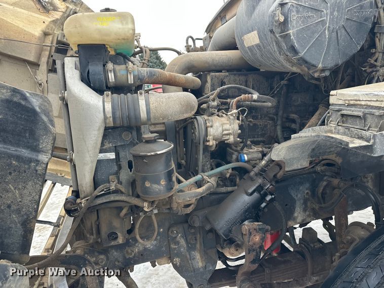 image for item DT6494 1999 Sterling L9513 roll-off container truck