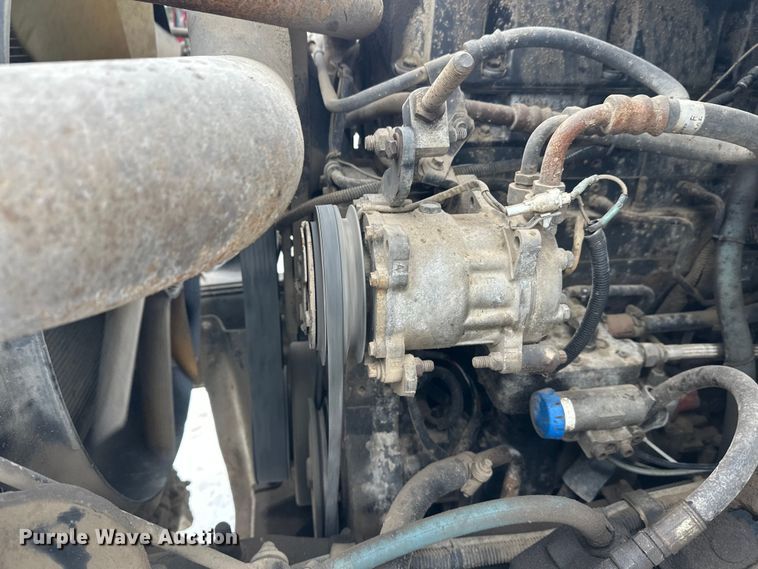 image for item DT6494 1999 Sterling L9513 roll-off container truck