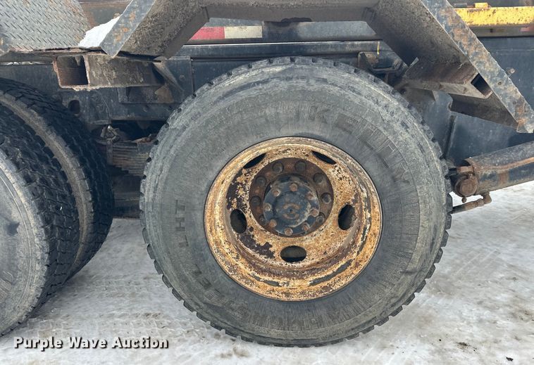 image for item DT6494 1999 Sterling L9513 roll-off container truck