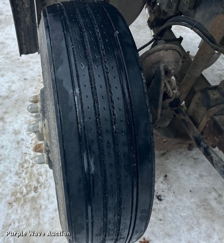 image for item DT6494 1999 Sterling L9513 roll-off container truck