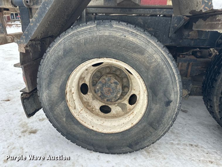 image for item DT6494 1999 Sterling L9513 roll-off container truck