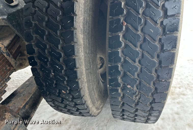 image for item DT6494 1999 Sterling L9513 roll-off container truck