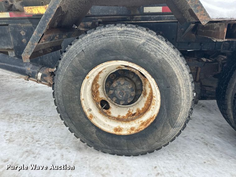 image for item DT6494 1999 Sterling L9513 roll-off container truck