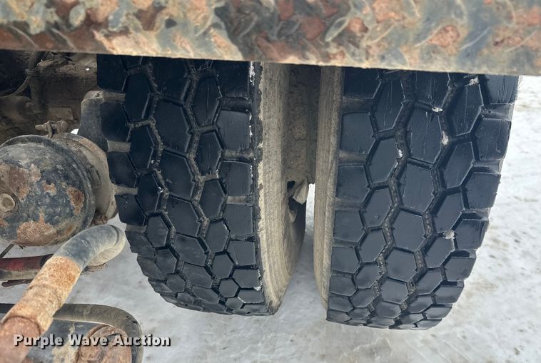 image for item DT6494 1999 Sterling L9513 roll-off container truck