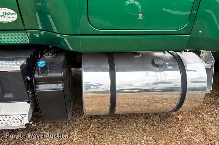 image for item DU0292 2020 International LT625 semi truck