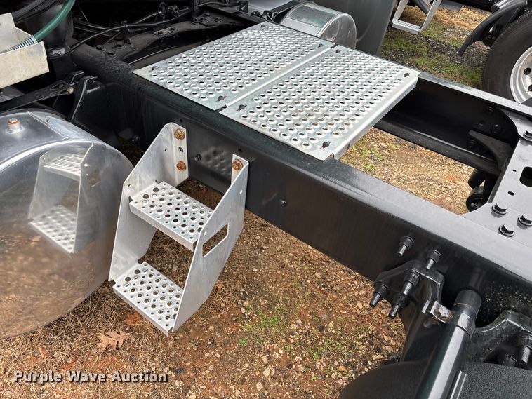 image for item DU0292 2020 International LT625 semi truck