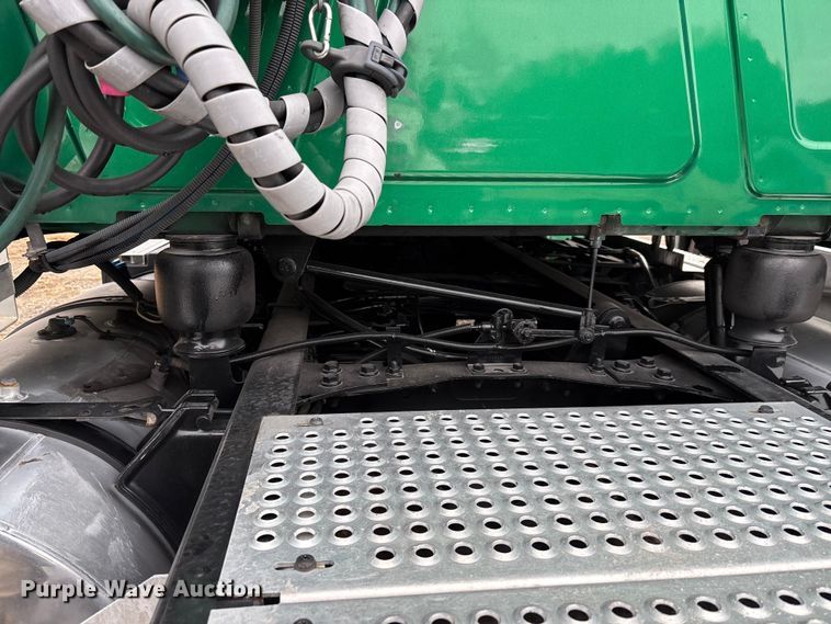 image for item DU0292 2020 International LT625 semi truck