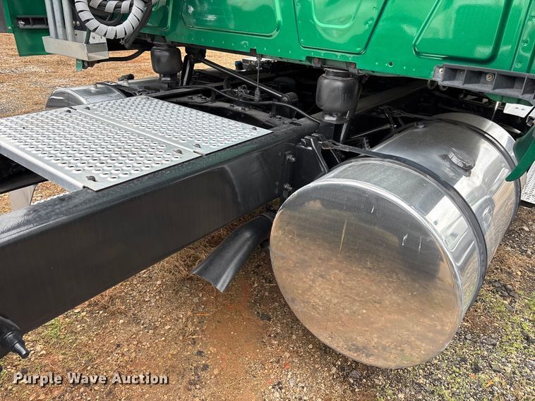 image for item DU0292 2020 International LT625 semi truck