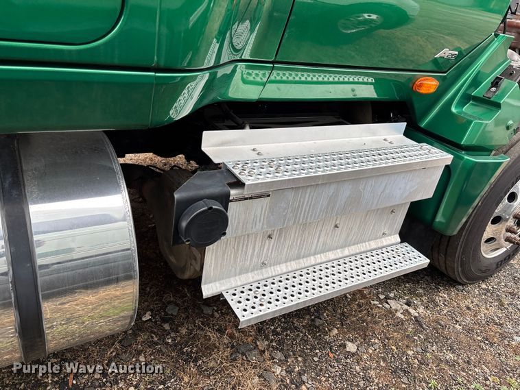 image for item DU0292 2020 International LT625 semi truck