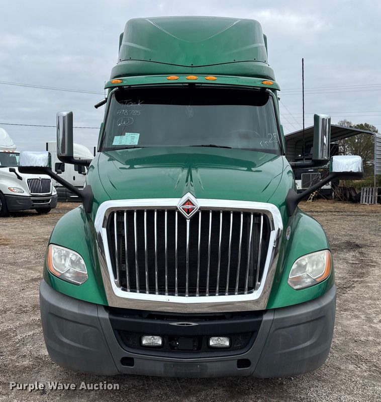 image for item DU0292 2020 International LT625 semi truck