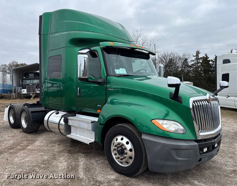 image for item DU0292 2020 International LT625 semi truck