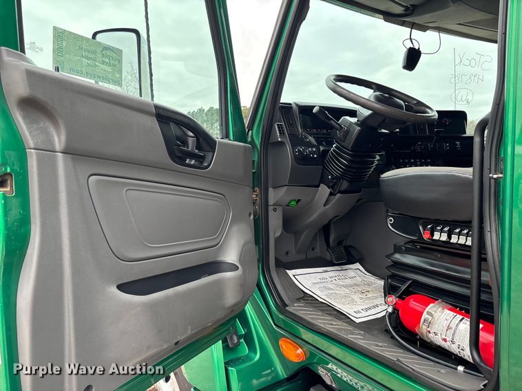 image for item DU0292 2020 International LT625 semi truck