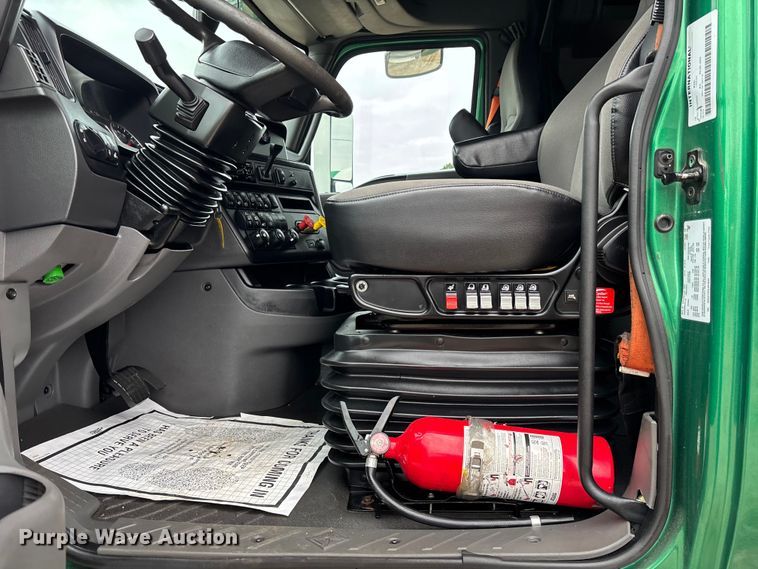 image for item DU0292 2020 International LT625 semi truck