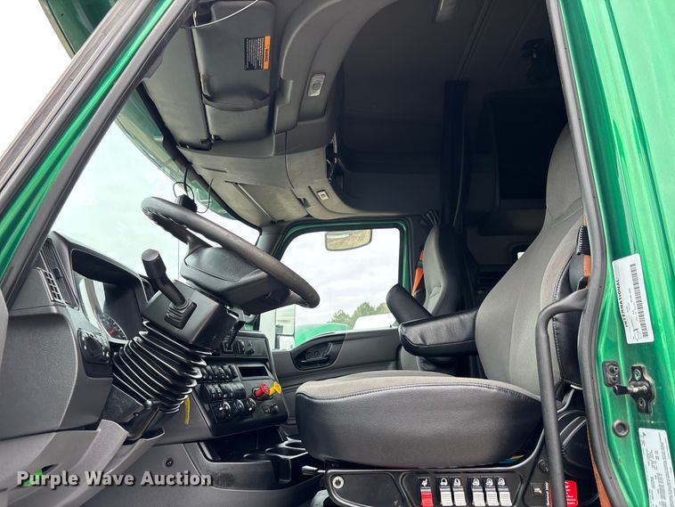 image for item DU0292 2020 International LT625 semi truck