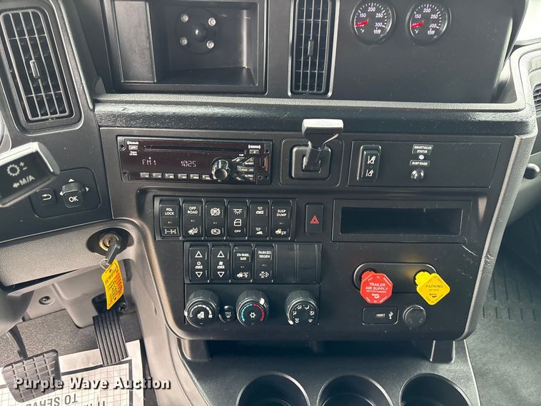 image for item DU0292 2020 International LT625 semi truck