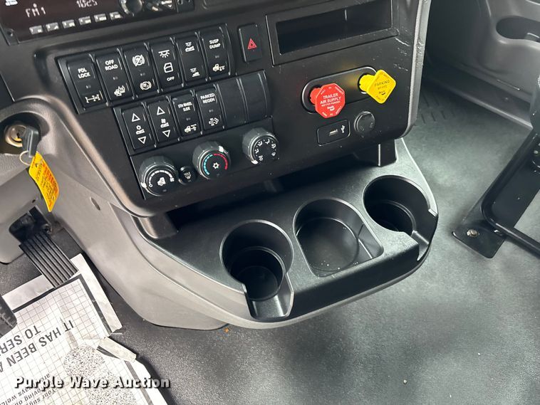 image for item DU0292 2020 International LT625 semi truck