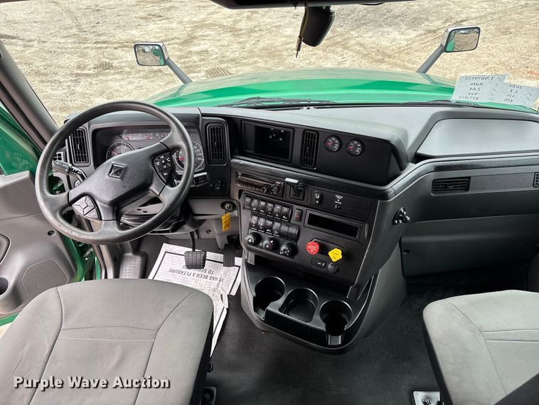 image for item DU0292 2020 International LT625 semi truck