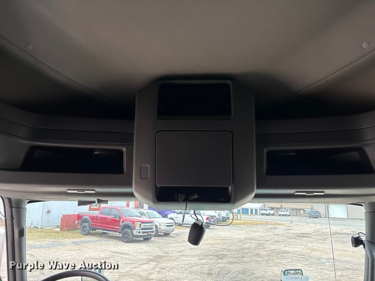 image for item DU0292 2020 International LT625 semi truck