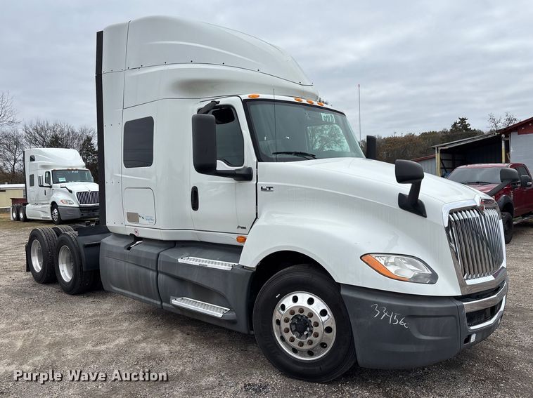 image for item DU0293 2019 International LT625 semi truck