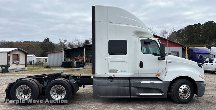 image for item DU0293 2019 International LT625 semi truck