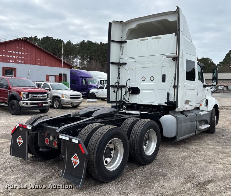 image for item DU0293 2019 International LT625 semi truck