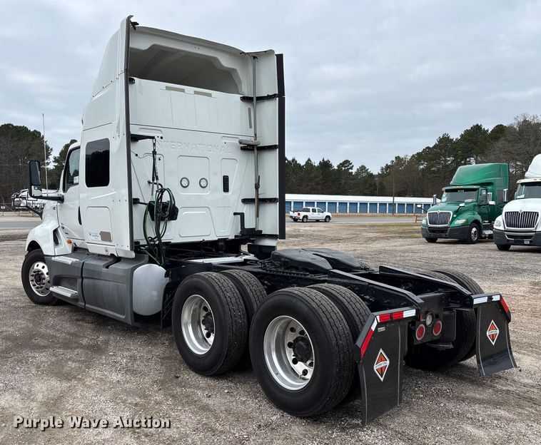 image for item DU0293 2019 International LT625 semi truck