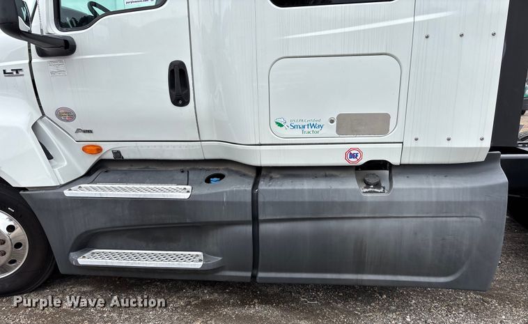 image for item DU0293 2019 International LT625 semi truck