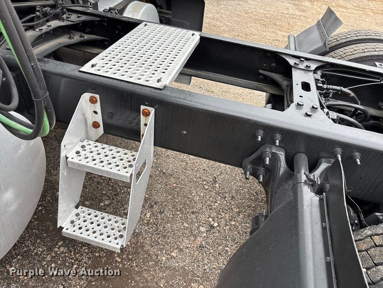 image for item DU0293 2019 International LT625 semi truck