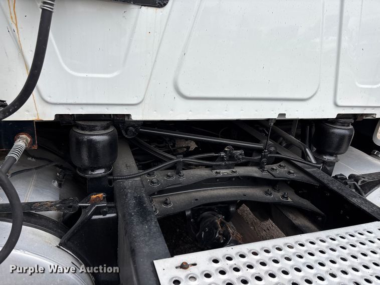 image for item DU0293 2019 International LT625 semi truck