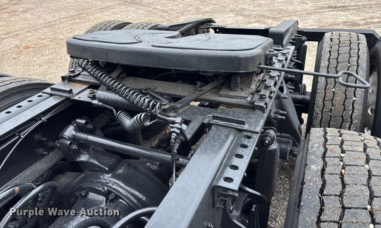 image for item DU0293 2019 International LT625 semi truck