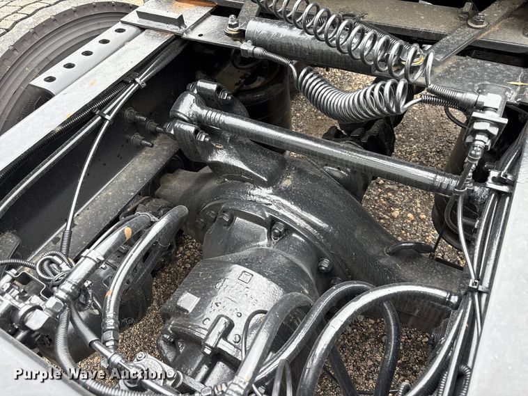 image for item DU0293 2019 International LT625 semi truck