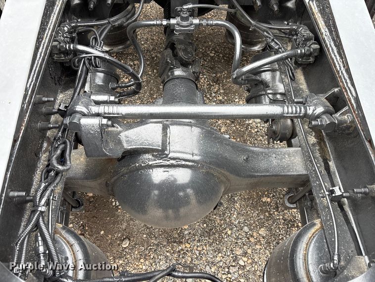 image for item DU0293 2019 International LT625 semi truck