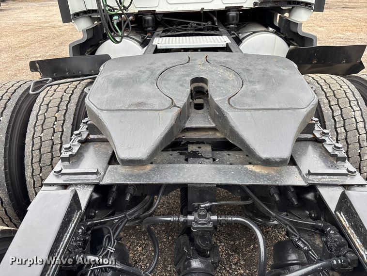 image for item DU0293 2019 International LT625 semi truck