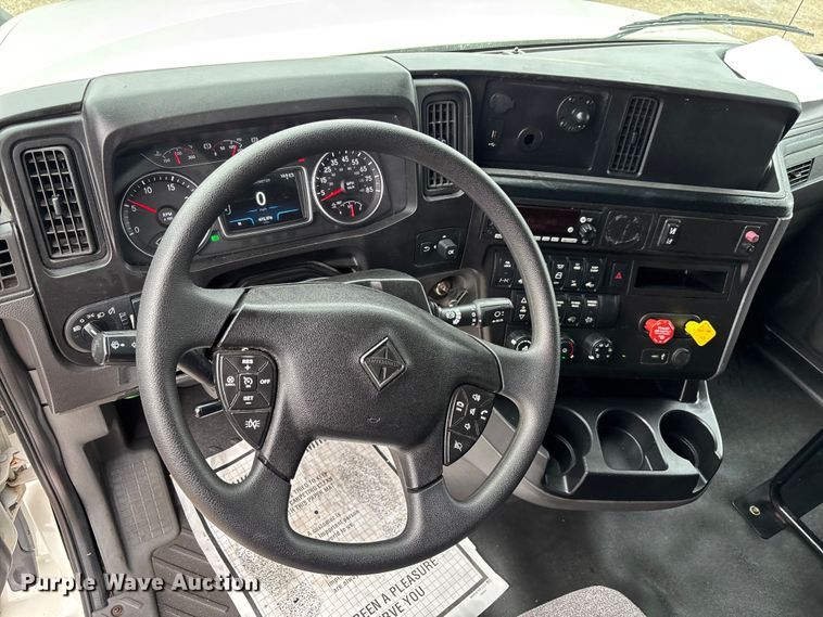 image for item DU0293 2019 International LT625 semi truck