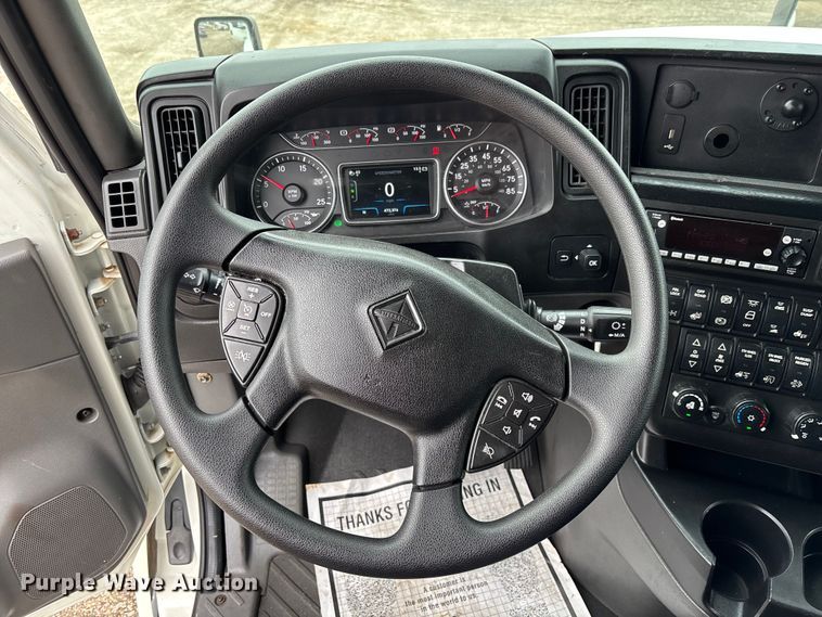 image for item DU0293 2019 International LT625 semi truck