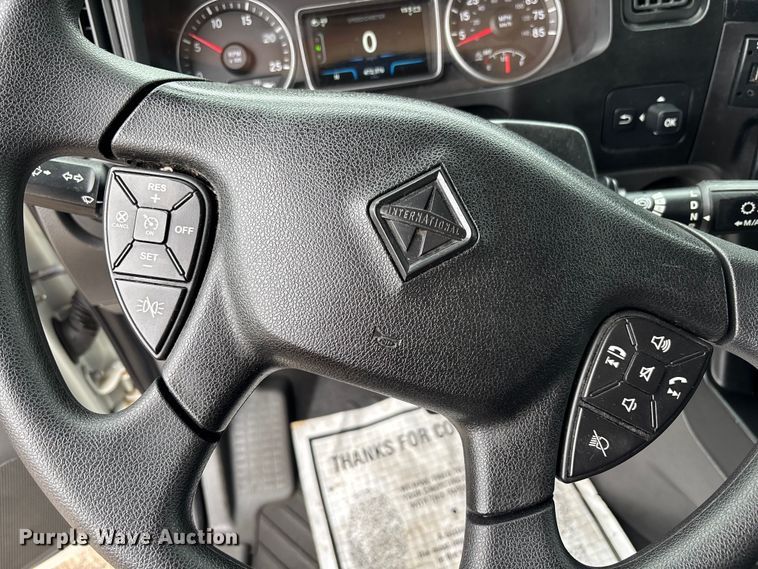 image for item DU0293 2019 International LT625 semi truck