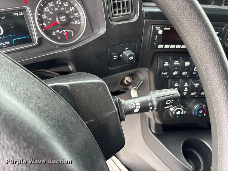 image for item DU0293 2019 International LT625 semi truck