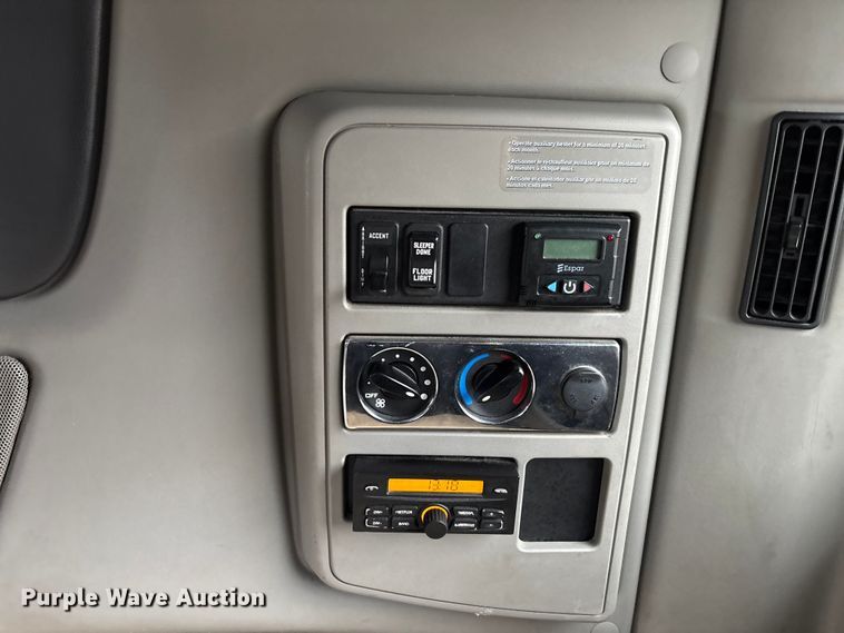 image for item DU0293 2019 International LT625 semi truck