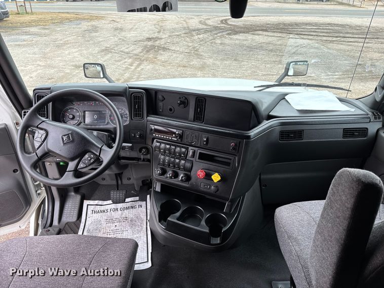 image for item DU0293 2019 International LT625 semi truck