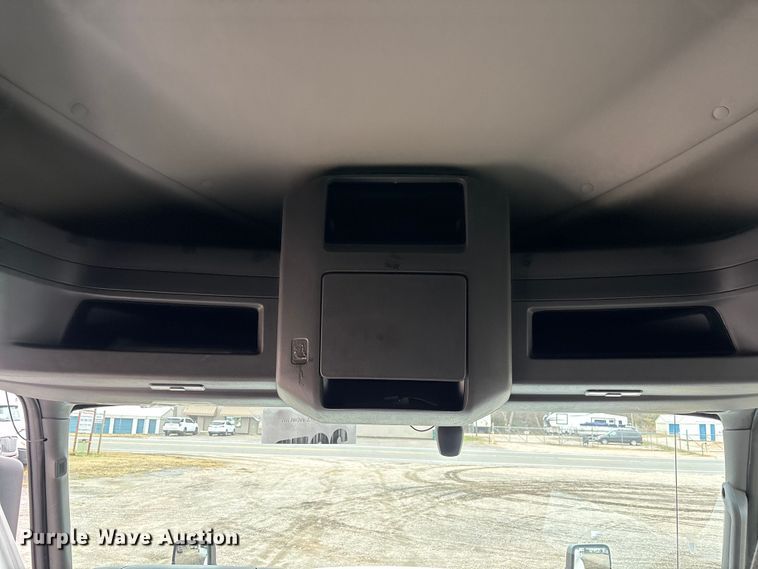 image for item DU0293 2019 International LT625 semi truck