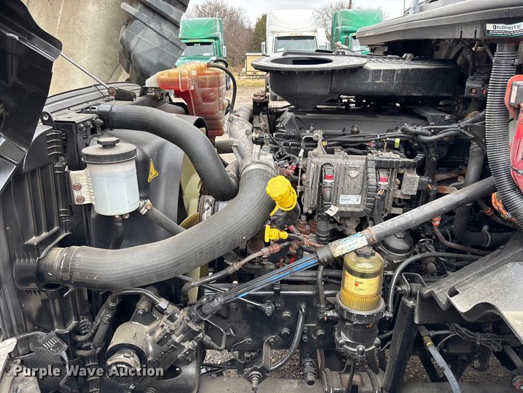 image for item DU0293 2019 International LT625 semi truck