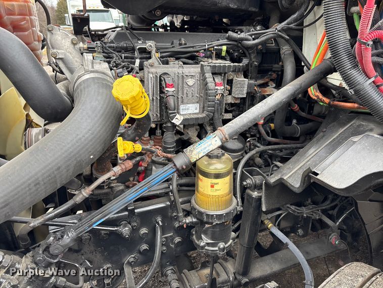 image for item DU0293 2019 International LT625 semi truck