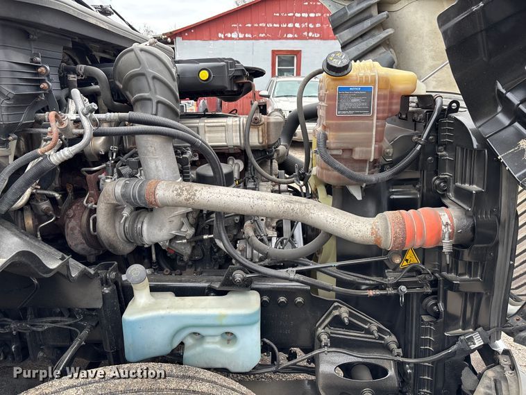 image for item DU0293 2019 International LT625 semi truck