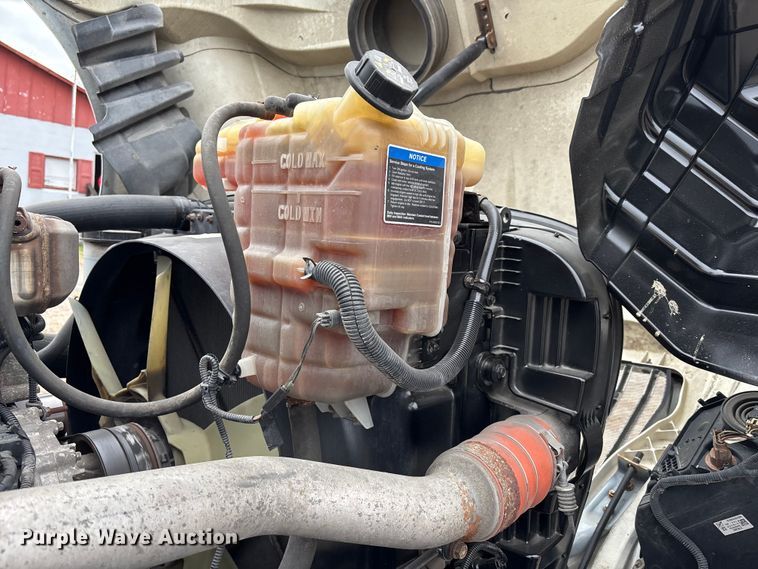 image for item DU0293 2019 International LT625 semi truck