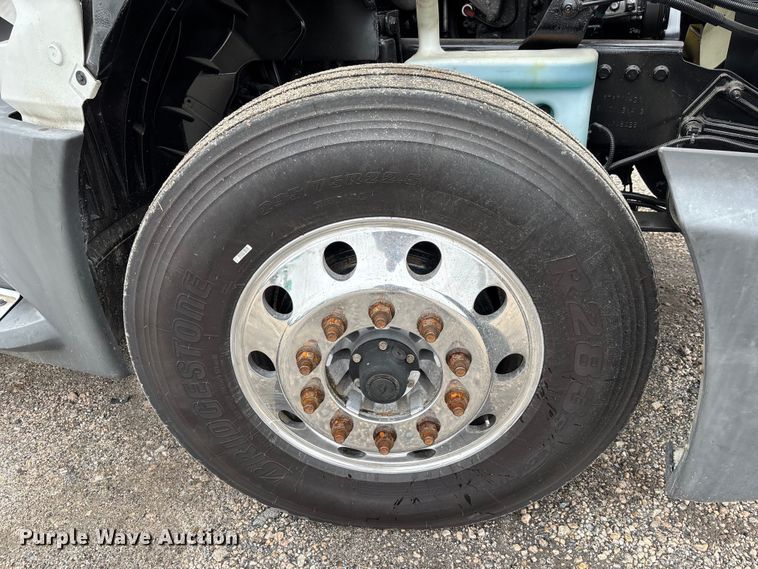 image for item DU0293 2019 International LT625 semi truck