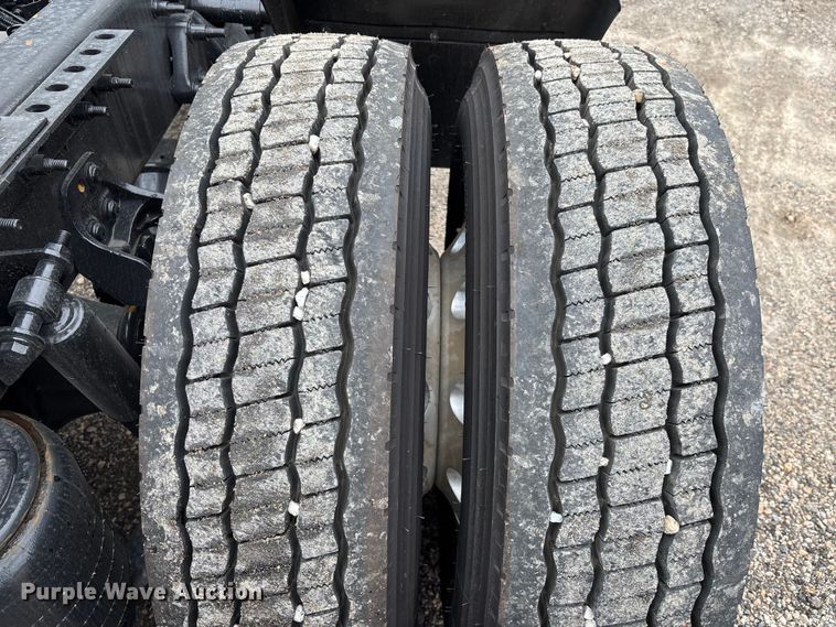 image for item DU0293 2019 International LT625 semi truck