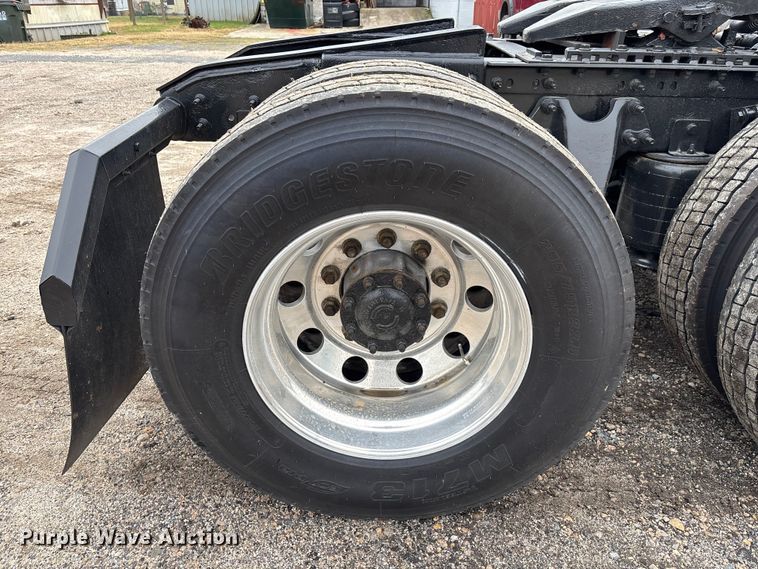 image for item DU0293 2019 International LT625 semi truck