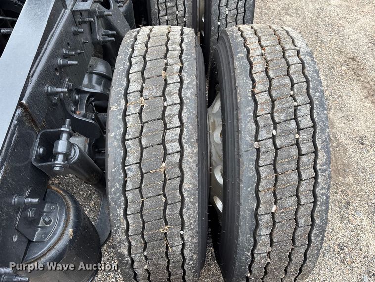 image for item DU0293 2019 International LT625 semi truck