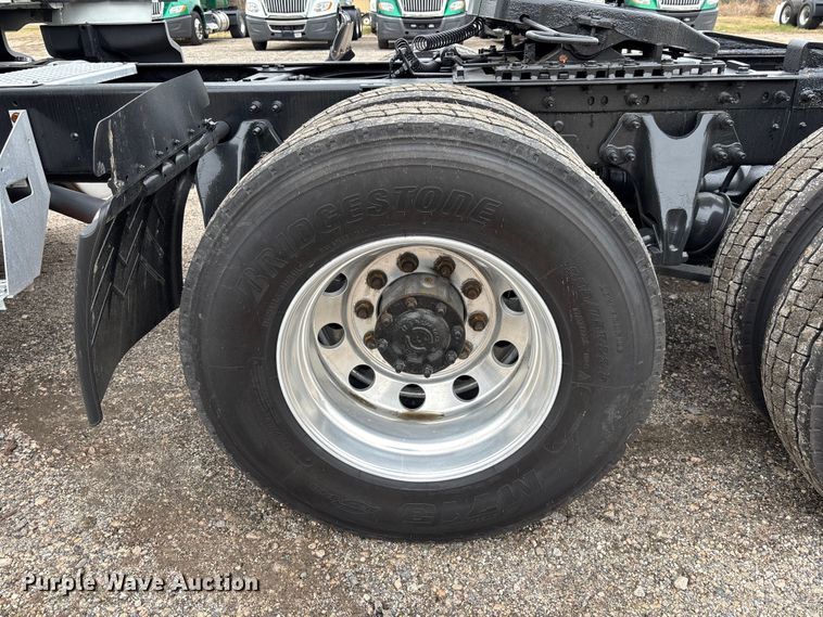 image for item DU0293 2019 International LT625 semi truck